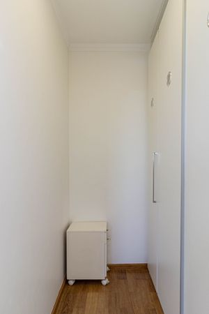 Image 23 - 917948