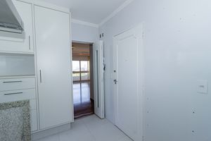 Image 32 - 917948