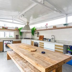 Image 1 - 917953