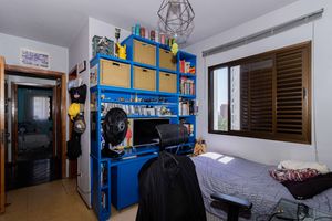 Image 18 - 918005