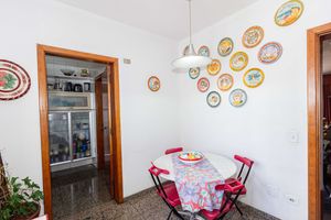 Image 37 - 918005