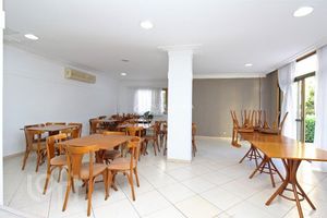 Image 4 - 918009