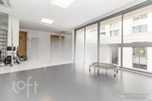 Image 19 - 918032