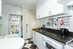 Image 33 - 918051