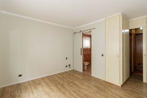 Image 22 - 918175
