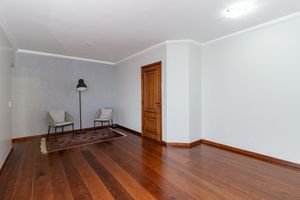 Image 3 - 918201
