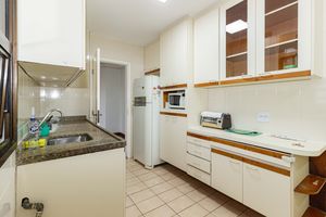 Image 24 - 918201