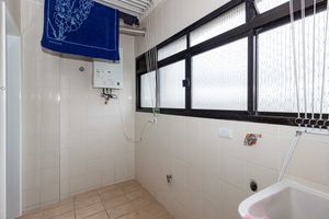 Image 29 - 918201