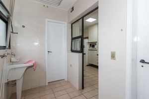 Image 28 - 918201