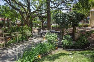 Image 14 - 918215