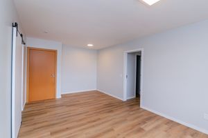 Image 4 - 918238