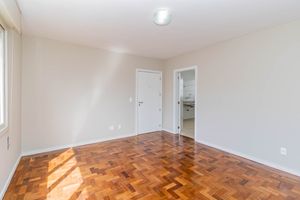 Image 1 - 918275