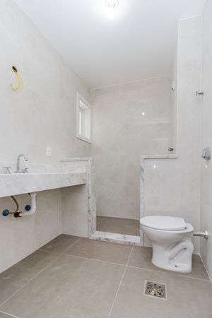Image 15 - 918275