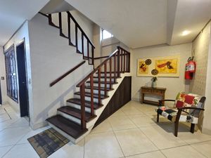Image 12 - 918335