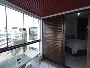 Image 12 - 918360