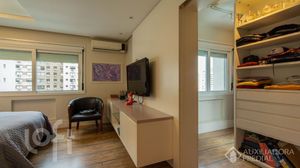 Image 20 - 918376
