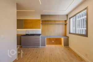 Image 4 - 918380