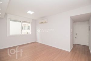 Image 1 - 918449