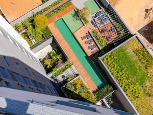 Image 17 - 918465