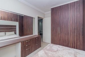 Image 17 - 918501