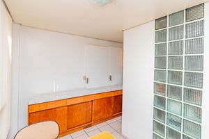 Image 1 - 918516