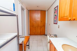 Image 12 - 918516