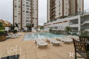 Image 17 - 918534