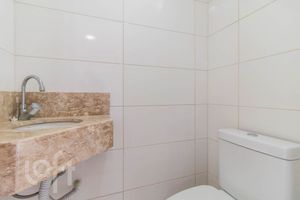 Image 1 - 918537