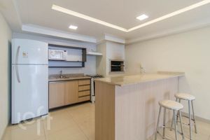 Image 19 - 918537