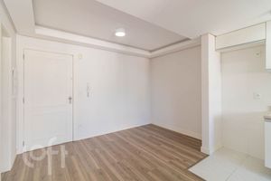 Image 4 - 918537