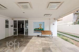 Image 8 - 918537
