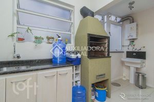 Image 18 - 918557