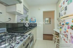 Image 17 - 918557