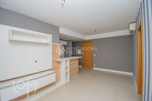 Image 1 - 918558