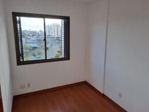 Image 15 - 918560