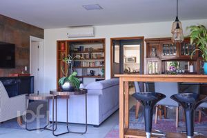 Image 4 - 918581