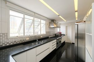 Image 14 - 918590