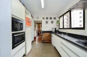 Image 17 - 918592