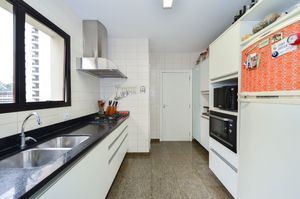 Image 19 - 918592