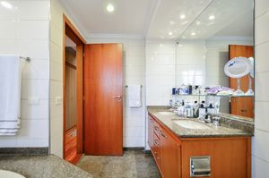 Image 39 - 918592