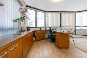 Image 16 - 918594