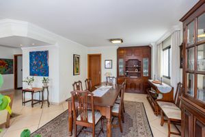 Image 9 - 918605