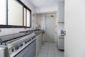 Image 17 - 918605