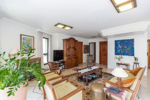 Image 4 - 918605