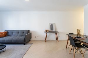 Image 31 - 918606