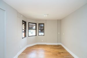 Image 32 - 918607