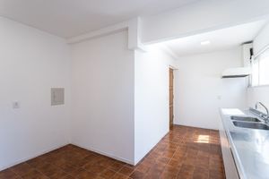 Image 12 - 918608