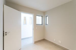 Image 44 - 918610