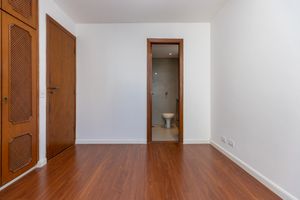 Image 35 - 918618