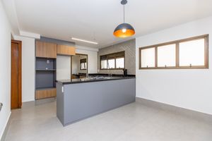 Image 19 - 918618